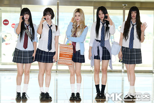 그룹 뉴진스가 소속사인 하이브 업무 방식에 부정적인 의견을 표명했다.사진=천정환 기자