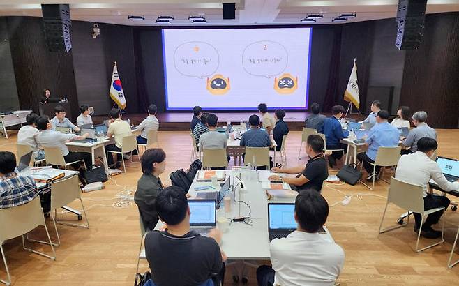 [서울=뉴시스] 호반그룹은 협력사와 함께 미래인재 육성 교육 프로그램인 '호반리더스아카데미'(HLA)와 안전 보건 관리 역량 강화를 위한 프로그램을 진행한다고 11일 밝혔다. (사진=호반 제공) 2024.09.11. photo@newsis.com *재판매 및 DB 금지