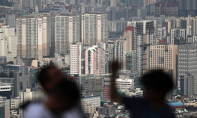 서울 중구 남산에서 바라본 서울시내 아파트 밀집지역 모습. 뉴스1