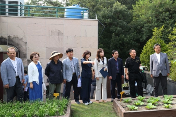 지난 9일부터 동남권 주요시설인 서울시농업기술센터를 현장방문한 서울시의회 기획경제위원회(위원장 임춘대)