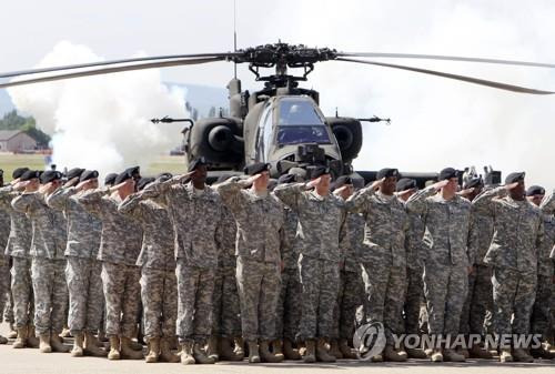 미군과 헬기 [AP=연합뉴스 자료사진]