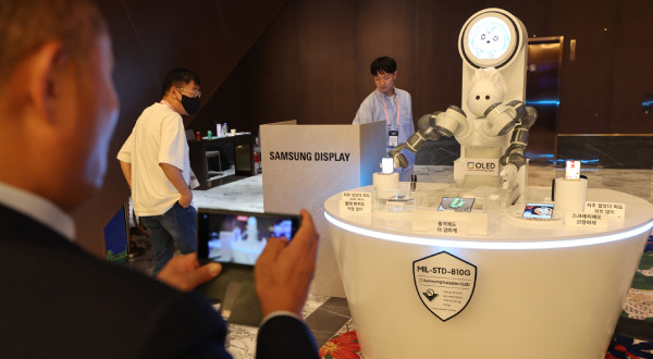 A panoramic view of the Samsung Electronics booth. (Lee Chung-woo)