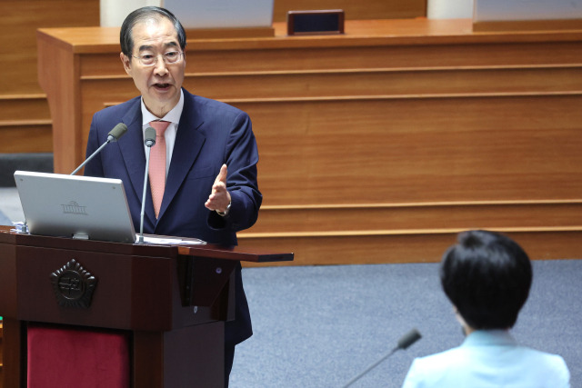 ▲한덕수 국무총리가 12일 오후 국회 본회의장에서 열린 교육·사회·문화 분야 대정부질문에서 더불어민주당 백혜련 의원의 질문에 답하고 있다. ⓒ연합뉴스