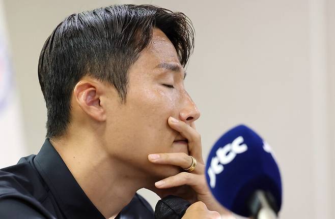 ▲ 손준호의 에이전트는 "현재 징계가 나온 건 없다. FIFA와 대한축구협회의 징계가 나오지 않은 상황에서 먼저 움직일 필요가 없다. FIFA가 중국 측의 손을 들어준다면 변호사를 선임해 추가 대응하겠다"라고 말했다. 수원FC는 당장 이번 주말 전북 현대와 홈경기를 펼칠 예정이다. 손준호는 중국축구협회의 발표 당시만 해도 정상적으로 팀 훈련을 소화했다. 손준호 측은 "FIFA나 대한축구협회, 한국프로축구연맹이든 어떤 메시지도 전달된 게 없는 상황"이라고 했다. 지금은 출전에 제약이 없다는 입장이다. ⓒ연합뉴스