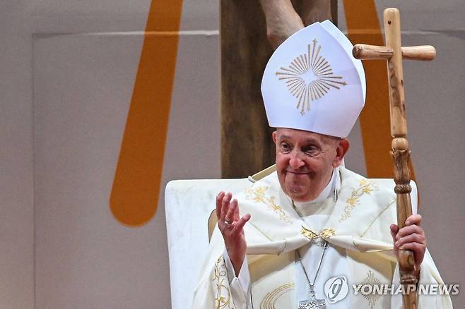 싱가포르 미사 집전하는 교황 [AFP 연합뉴스 자료사진. 재판매 및 DB 금지]