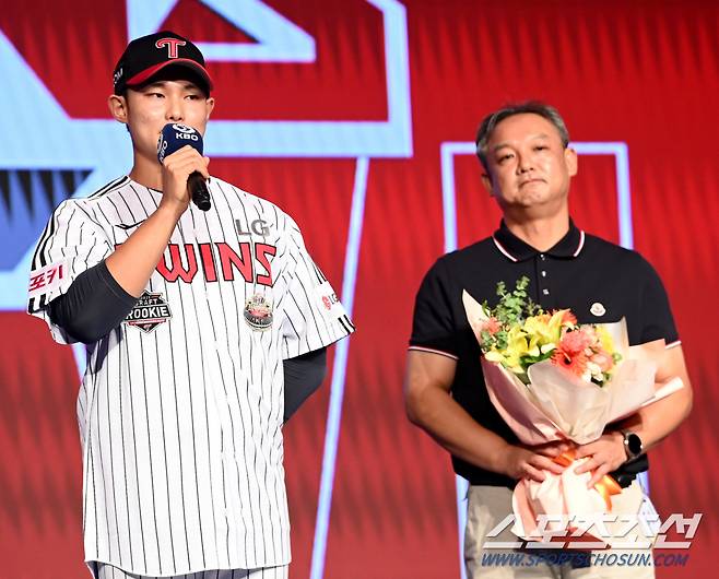 11일 롯데호텔 월드 서울에서 열린 2025 KBO 드래프트, 전체 10순위로 LG 트윈스에 지명된 서울고 김영우가 소감을 전하고 있다. 잠실=허상욱 기자 wook@sportschosun.com/2024.09.11/