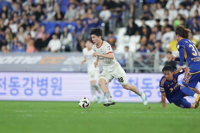 울산문수축구경기장/ K리그1/ 울산HDFC vs 강원FC/ 강원 황문기/ 사진 김정수