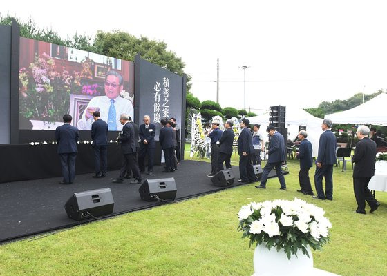 13일 오전 경기 의왕에서 관정이종환교육재단 설립자 고(故) 이종환 전 삼영화학그룹 회장의 1주기 추모식이 열렸다. 사진 관정이종환교육재단