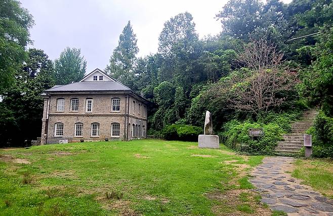 양림동 호랑가시나무 언덕 윌슨관. 이곳은 수피아여고의 탄생지이다.