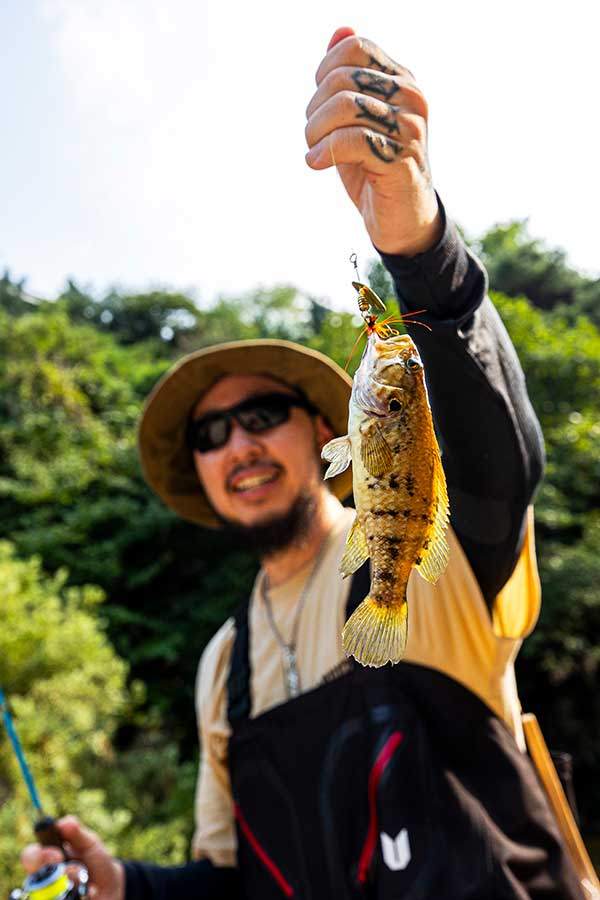 이날 꺽지를 두 마리 잡았다. 잡은 물고기는 바로 놔줬다.