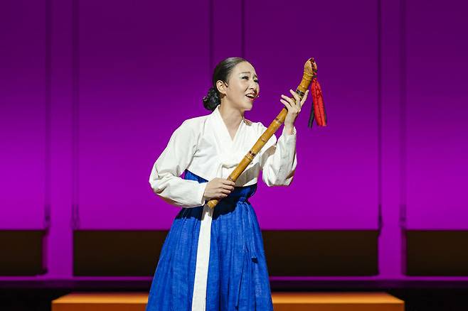 [서울=뉴시스] 국립창극단 '변강쇠 점 찍고 옹녀' 공연 모습. (사진=국립극장 제공) photo@newsis.com *재판매 및 DB 금지 *재판매 및 DB 금지