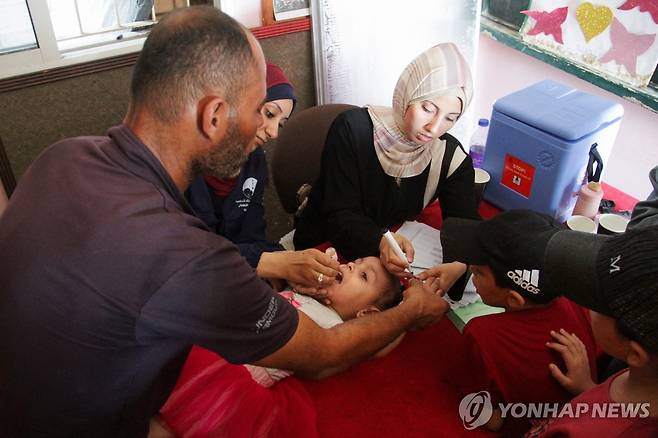 가자지구 북부에서 진행된 소아마비 백신 저종 [로이터 연합뉴스 자료 사진. 재판매 및 DB 금지]