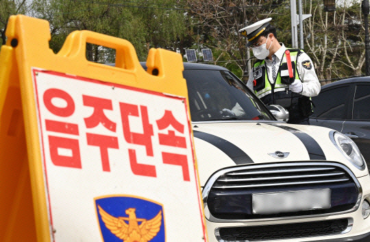 음주운전 단속하는 경찰. 뉴시스