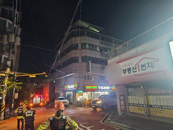 서울 강서구 옥상에 떨어진 대남 쓰레기 풍선. 연합뉴스