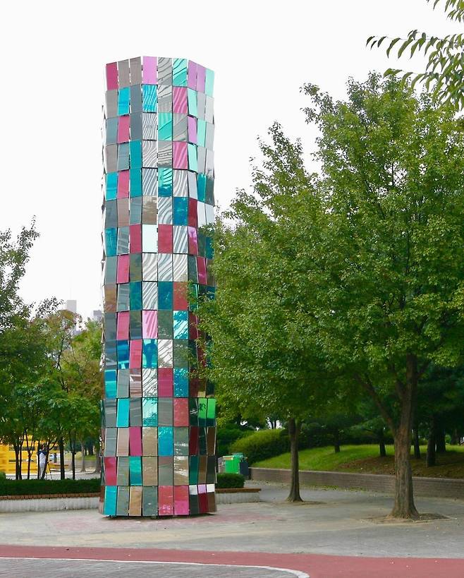 안양시 공공예술작품 '루킹 타워' [안양지역도시기록연구소 제공. 재판매 및 DB 금지]