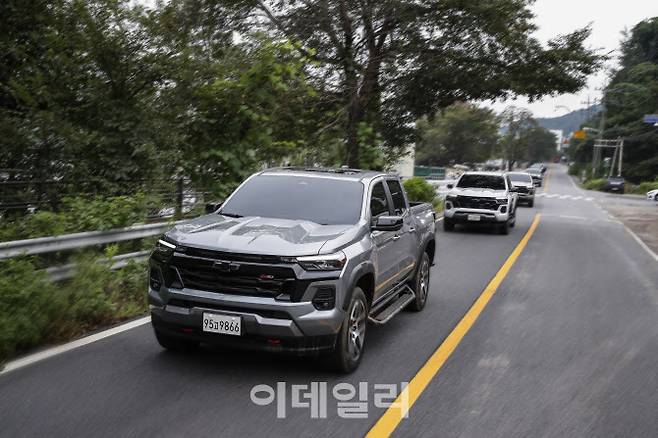 도로를 주행중인 쉐보레 ‘올 뉴 콜로라도’.(사진=GM한국사업장)