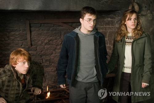 영화 '해리 포터'의 세 주인공.  워너브러더스(WB) 제공
