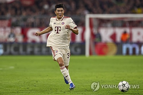 독일 최고 명문 바이에른 뮌헨은 18일 독일 뮌헨 알리안츠 아레나에서 열린 2024-2025 UEFA 챔피언스리그 리그 페이즈 첫 경기에서 간판 공격수 해리 케인이 페널티킥으로 3골을 몰아치는 등 총 4골을 뽑아내는 '포트트릭' 활약을 앞세워 크로아티아 디나모 자그레브를 9-2로 대파했다. 김민재는 이날 센터백으로 선발 출전했다가 후반 23분 전 토트넘 수비수 에릭 다이어와 교체돼 벤치에 들어갔다. 김민재는 통계매체에서 이날 팀내 최저 평점을 받았다. 연합뉴스