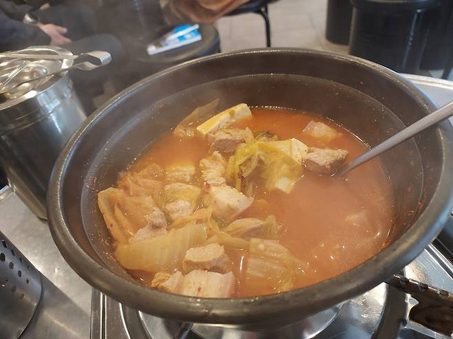 20240919_114719.jpg 점심 헙어헙어 통돼지김치찌개