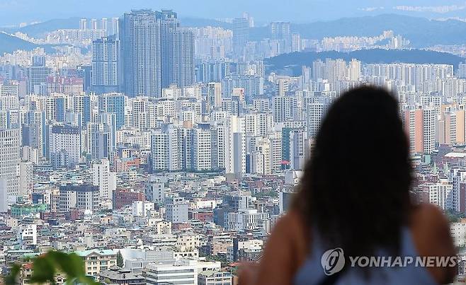 18일 서울 중구 남산에서 바라본 서울 아파트 단지 모습. 사진=연합뉴스