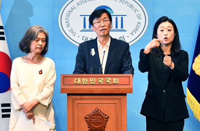 곽노현 전 서울시교육감이 13일 국회 소통관에서 열린 서울시교육감 출마선언 기자회견에서 발언하고 있다. 고영권 기자