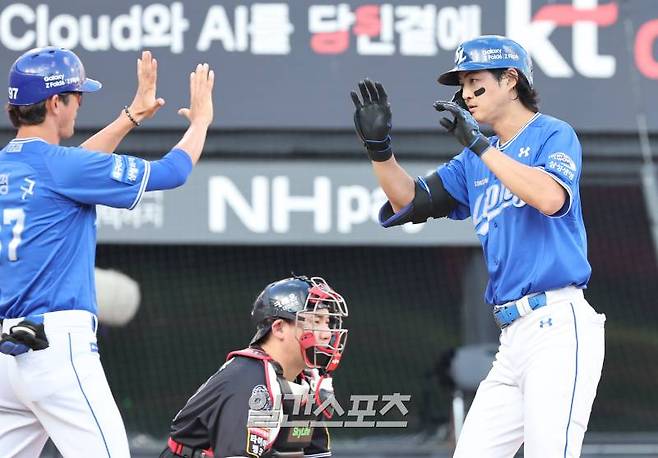 18일 오후 수원 KT위즈파크에서 열린 프로야구 삼성과 KT 경기. 삼성 구자욱이 3회초 우월 1점 홈런을 날리고 그라운드를 돌고있다. 수원=정시종 기자 capa@edaily.co.kr /2024.09.18.