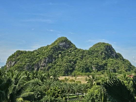 다낭의 오행산(마블 마운틴). 용이 하늘로 올라가면서 다섯 개의 알을 남겼다는 전설이 있다. 김준영 기자