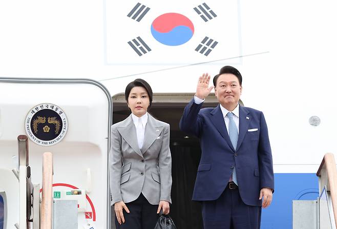 President Yoon Suk Yeol and first lady Kim Keon Hee board Air Force One to fly to Czech Republic on Thursday Morning from Seoul Air Base in Seongnam, Gyeonggi Province. (Yonhap)