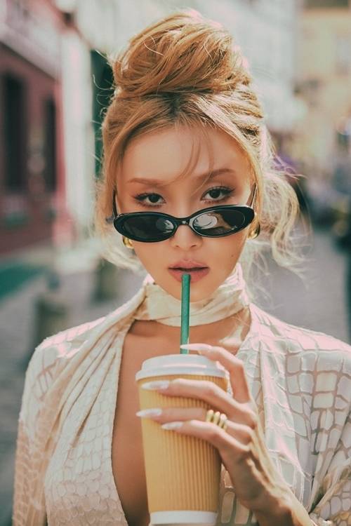 화사가 19일 오후 두 번째 미니앨범 ‘O(오)’ 발매 기념 기자간담회를 열고 컴백한다. 사진=피네이션