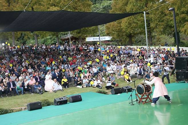 [창원=뉴시스] 강경국 기자 = 경남 창원시 마산합포구 만날근린공원에서 18일 갑진년 마산만날제가 개최되고 있다. (사진=창원시청 제공). 2024.09.19. photo@newsis.com *재판매 및 DB 금지