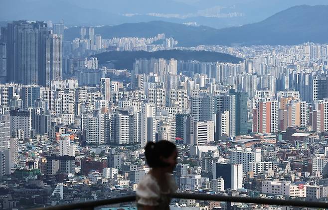 지난달 서울 남산에서 바라본 서울 시내 아파트 단지 모습. 연합뉴스