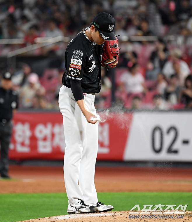 19일 수원KT위즈파크에서 열린 KBO리그 KT 위즈와 삼성 라이온즈의 경기. KT 소형준이 숨을 고르고 있다. 수원=박재만 기자 pjm@sportschosun.com/2024.09.19/