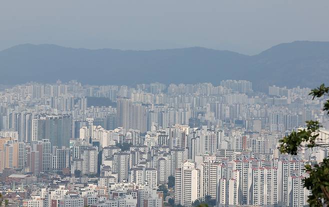 서울 남산에서 바라본 아파트 단지. /연합뉴스