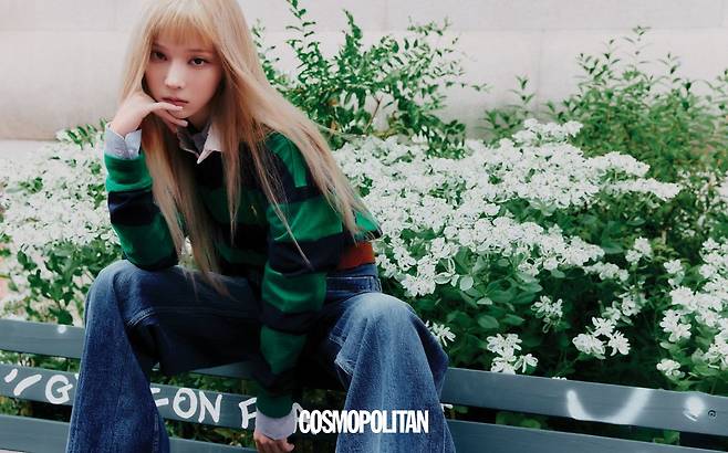 스트라이프 크롭트 저지 럭비 셔츠 20만원대, 슬림핏 옥스퍼드 셔츠 20만원대, 데님 팬츠 30만원대, 벨트 가격미정 모두 Polo Ralph Lauren.