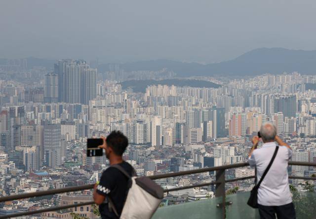 19일 서울 남산에서 바라본 아파트 단지. 연합뉴스