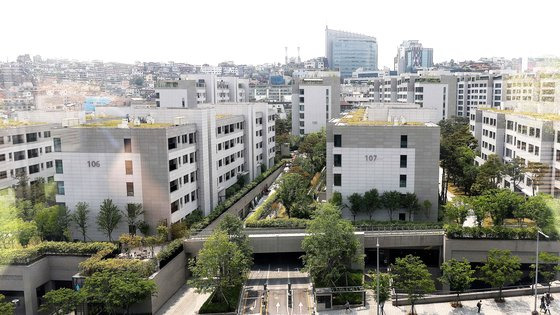 서울 용산구 한남동의 나인원한남. 공동주택 중 공시가격(98억원)이 전국에서 세번째로 높다. 중앙포토