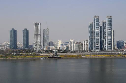 서울 성수동 초고가 거래를 주도 중인 한강변 초고층 주상복합아파트들. 가장 오른쪽 '트리마제'의 국민평형이 40억원에 거래돼 신고가를 썼다. 강은구 기자