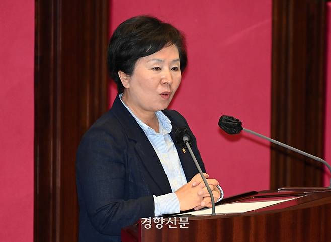 김영선 당시 국민의힘 의원이 2022년 7월4일 국회 본회의장에서  발언하고 있다. 국회사진기자단