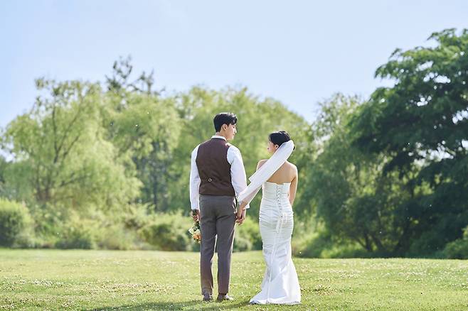 중국에서 이혼률이 급증하고 있는 가운데, 웨딩 사진을 파쇄하는 서비스가 떠오르고 있다. 사진=게티이미지