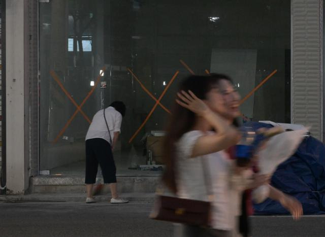 지난 10일 서울 성동구 연무장길에 '팝업문의'가 붙은 매장들이 공실로 남겨져있다. 최주연 기자