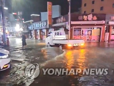 호우경보가 발령된 충남 서산 / 사진=연합뉴스