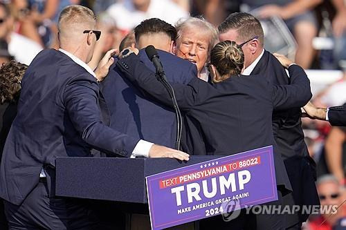 유세 도중 피격당한 도널드 트럼프 전 미국 대통령 [AP=연합뉴스 자료사진. 재판매 및 DB금지]