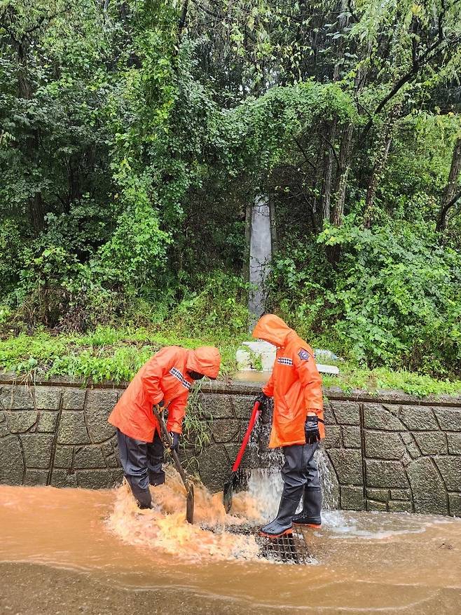 배수 작업 [전남 소방본부 제공. 재판매 및 DB 금지]