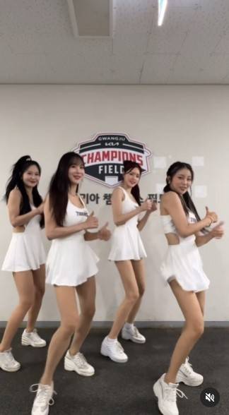 올 시즌 화제를 모은 KIA 타이거즈의 '삐끼삐끼송'. (KIA 인스타그램 캡처)