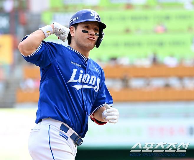 15일 인천SSG랜더스필드에서 열린 삼성과 SSG의 경기, 7회초 삼성 강민호가 솔로홈런을 치고 기쁨을 나누고 있다. 인천=허상욱 기자 wook@sportschosun.com/2024.09.15/