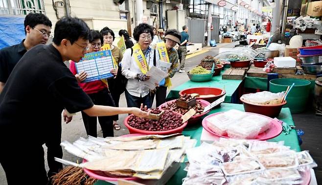 국립농산물품질관리원이 추석 명절을 맞아 지난달 26일부터 지난 13일까지 원산지 표시 일제 점검을 실시하고 있다.