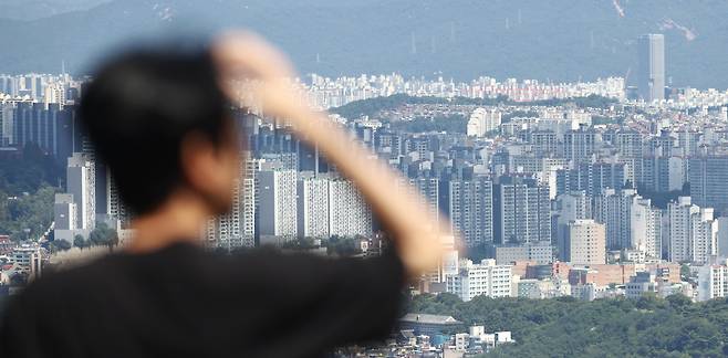 서울 남산에서 바라본 아파트 단지 모습. [연합]