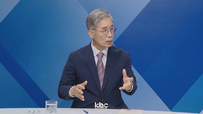 ▲ 23일 KBC '여의도초대석'에 출연한 신평 변호사 