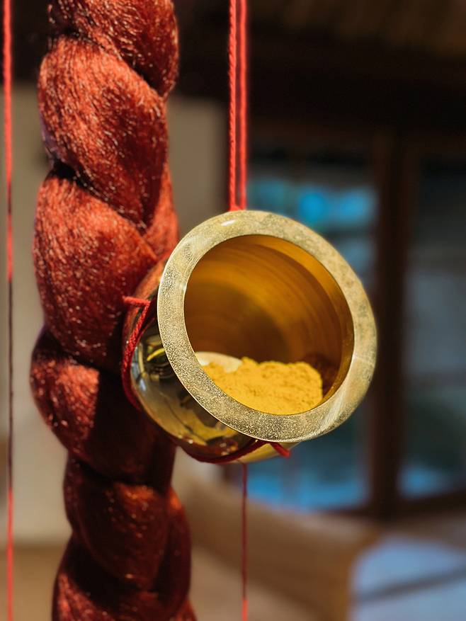 라이브러리 안에 전시한 인도네시아 향신료 / 사진=권효정 기자