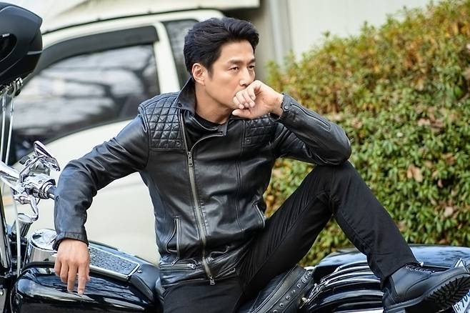 JTBC 드라마 ‘가족X멜로’에서 변무진 역을 연기한 배우 지진희 출연장면. 사진 MI·SLL